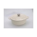 garnek-zeliwny-owalny-tierra-30-cm-kremowy1.jpg