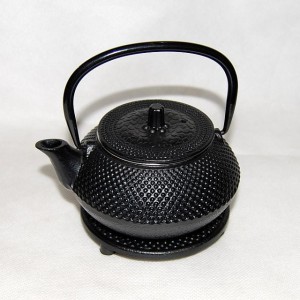 Zaparzacz czajnik żeliwny do herbaty z podstawką 0,3 L Essense WHA03T9908