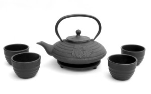 ZESTAW ŻELIWNY CZAJNIK 770 ml PODSTAWKA CZARKI 2313135