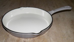 Patelnia żeliwna emaliowana 26 cm szara 5907558768794