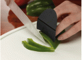 JB7900-Jamie-Oliver-Finger-Guard.gif